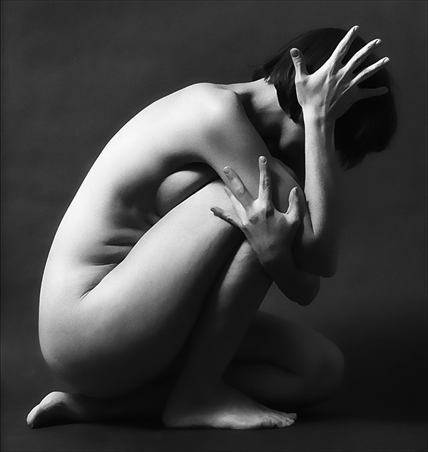 female nude, kneeling